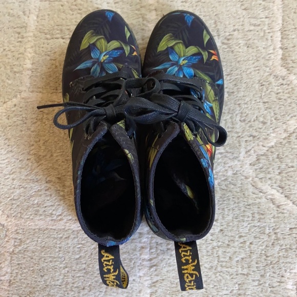 Dr. Martens Hawaiian Hackney - Picture 4 of 16